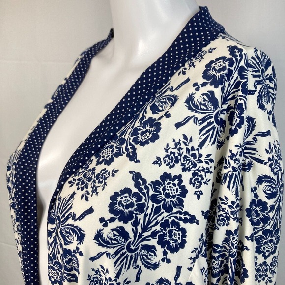 Laura‎ Ashley Robe Womens Sz M Navy Blue Floral Lightweight Belted Kimono - Picture 8 of 11